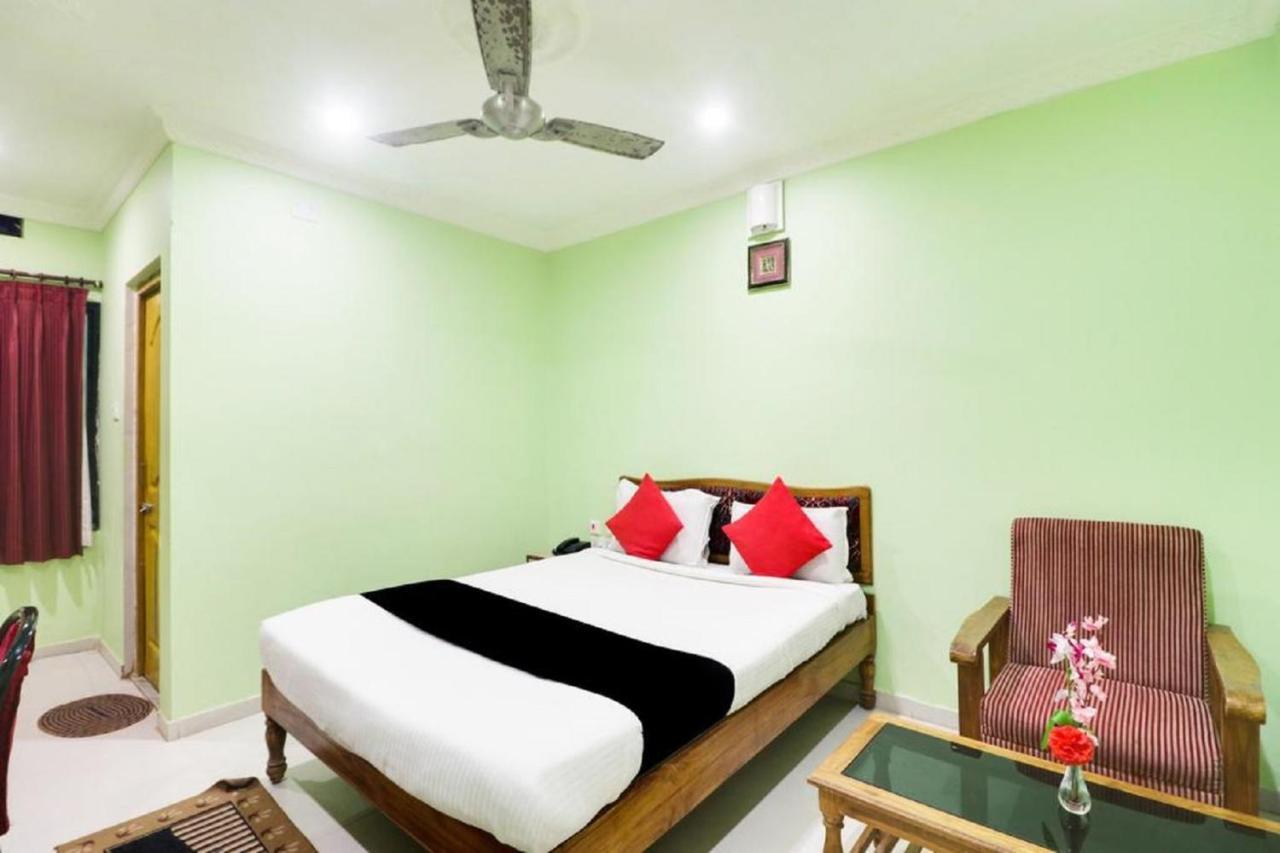Hotel Sambit International, Near Sea Beach Puri Kültér fotó