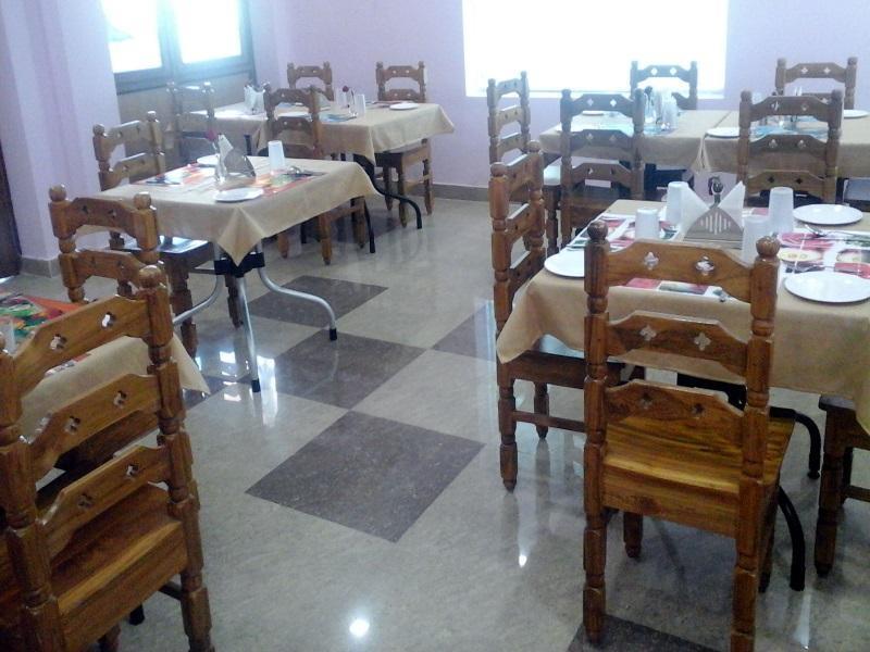 Hotel Sambit International, Near Sea Beach Puri Kültér fotó